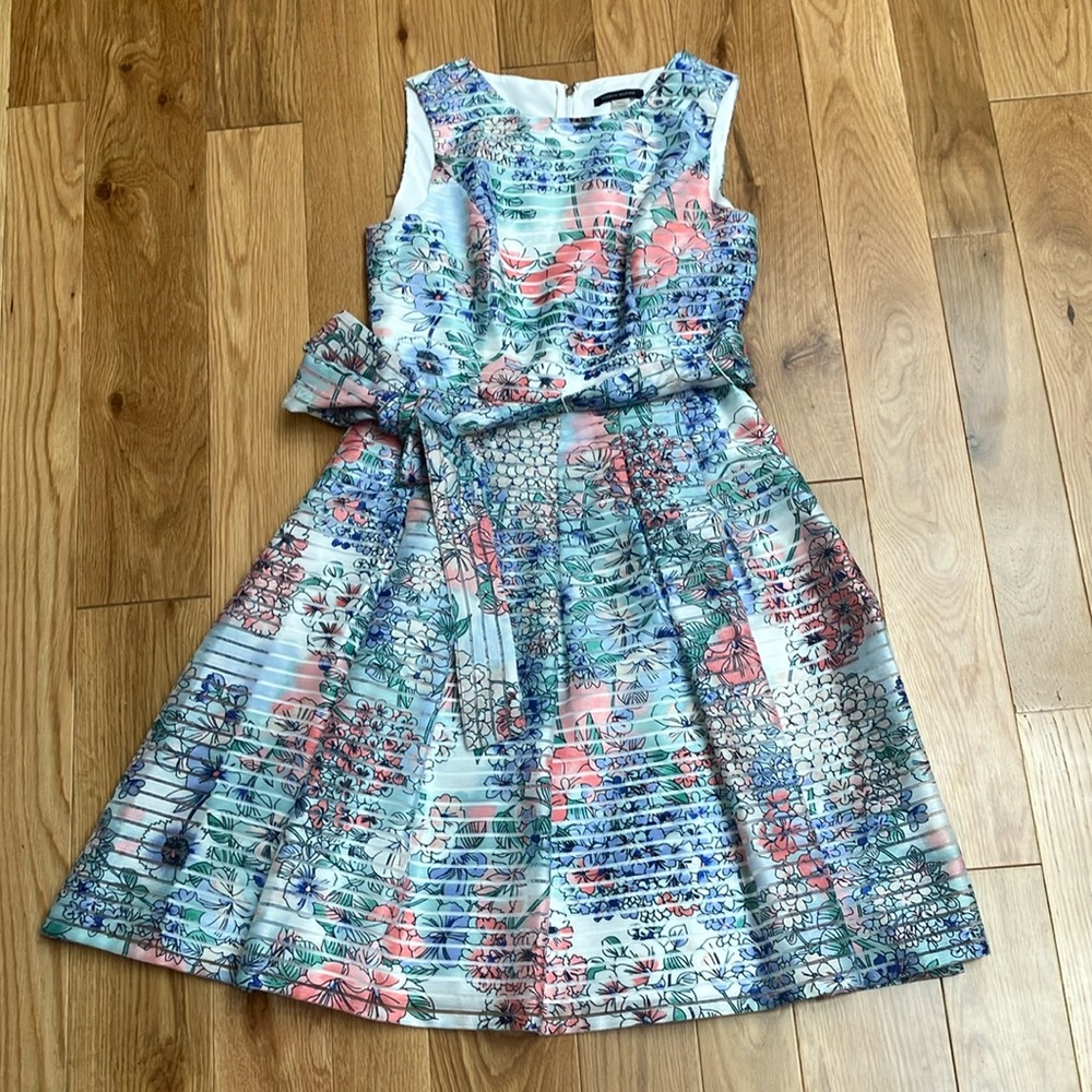 Tommy Hilfiger layered floral dress with waist tie! Size 4